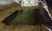 12 La vasca d'acqua della grotta
